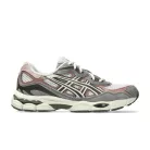 ASICS Gel-NYC Birch Driftwood nízke streetové tenisky — produktová fotografia na bielom pozadí, bočný pohľad