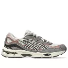 ASICS Gel-NYC Birch Driftwood nízke streetové tenisky — produktová fotografia na bielom pozadí, bočný pohľad