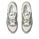 ASICS Gel-NYC Birch Driftwood nízke streetové tenisky — produktová fotografia na bielom pozadí, bočný pohľad