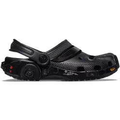 Crocs Classic Clog Batman Batmobile detské nazúvacie papuče — produktová fotografia na bielom pozadí, bočný pohľad