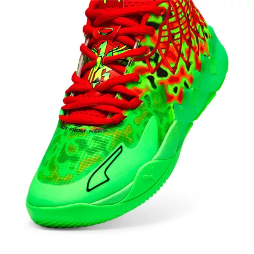 Puma LaMelo Ball MB.01 Thermal nízke streetové tenisky — produktová fotografia na bielom pozadí, bočný pohľad