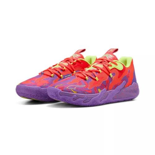 Puma LaMelo Ball MB.03 Lo Lava nízke streetové tenisky — produktová fotografia na bielom pozadí, bočný pohľad
