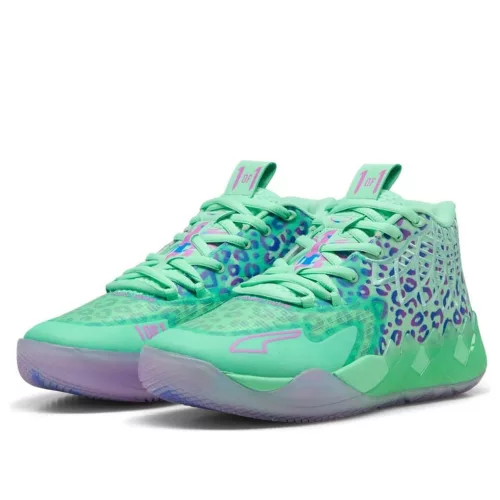 Puma LaMelo Ball MB.01 Alien Safari nízke streetové tenisky — produktová fotografia na bielom pozadí, bočný pohľad
