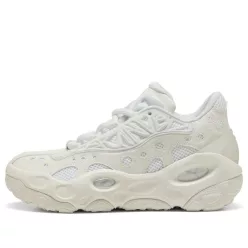 Puma LaMelo Ball LaFrancé RNR Triple White nízke streetové tenisky biele — produktová fotografia na bielom pozadí, bočný pohľad