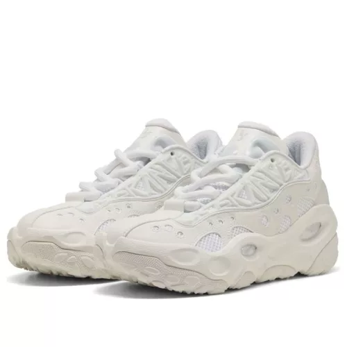 Puma LaMelo Ball LaFrancé RNR Triple White nízke streetové tenisky biele — produktová fotografia na bielom pozadí, bočný pohľad
