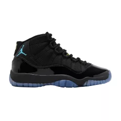 Jordan 11 Retro Gamma Blue (2025) detské nízke streetové tenisky modré — produktová fotografia na bielom pozadí, bočný pohľad