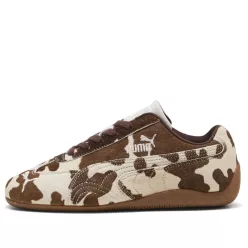 Puma Speedcat OG Cow Print dámske nízke streetové tenisky — produktová fotografia na bielom pozadí, bočný pohľad