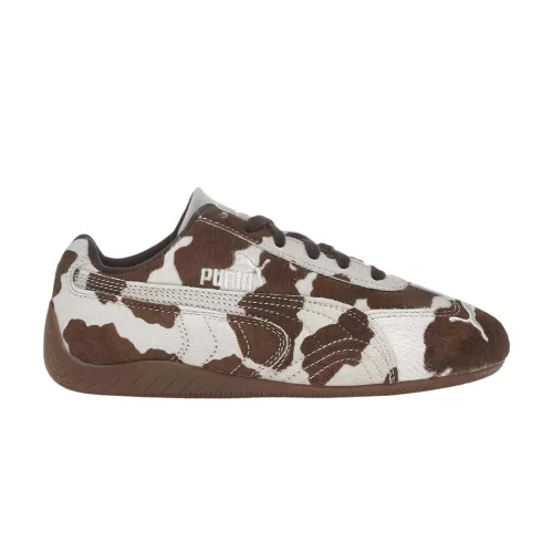 Puma Speedcat OG Cow Print dámske nízke streetové tenisky — produktová fotografia na bielom pozadí, bočný pohľad