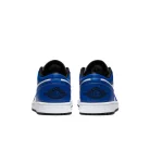 Jordan 1 Low Game Royal nízke streetové tenisky kráľovsky modré — produktová fotografia na bielom pozadí, bočný pohľad