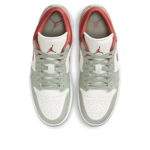 Jordan 1 Low Jade Horizon nízke streetové tenisky — produktová fotografia na bielom pozadí, bočný pohľad