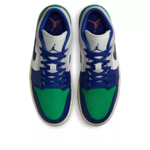Jordan 1 Low Rare Air nízke streetové tenisky — produktová fotografia na bielom pozadí, bočný pohľad