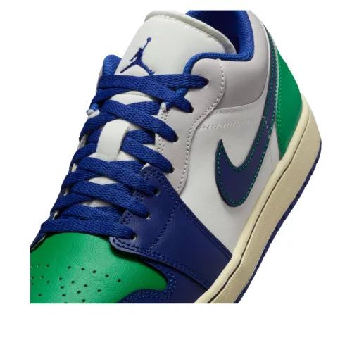 Jordan 1 Low Rare Air nízke streetové tenisky — produktová fotografia na bielom pozadí, bočný pohľad