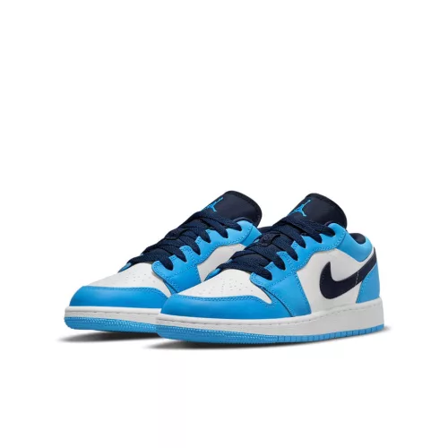 Jordan 1 Low UNC detské nízke streetové tenisky — produktová fotografia na bielom pozadí, bočný pohľad