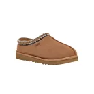 UGG Tasman Slipper Chestnut nazúvacie papuče gaštanové — produktová fotografia na bielom pozadí, bočný pohľad