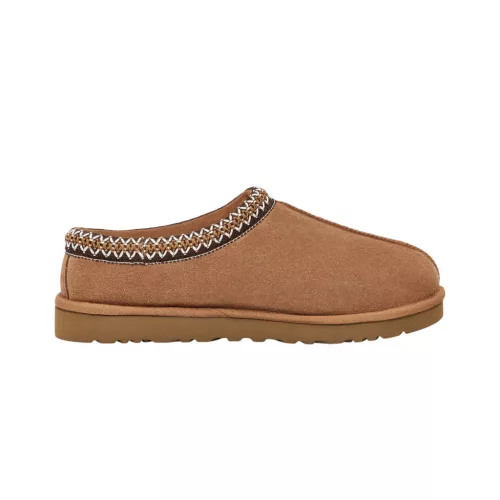 UGG Tasman Slipper Chestnut nazúvacie papuče gaštanové — produktová fotografia na bielom pozadí, bočný pohľad