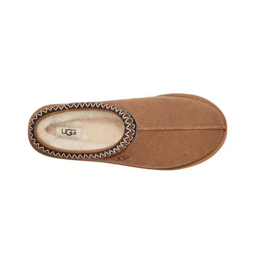 UGG Tasman Slipper Chestnut nazúvacie papuče gaštanové — produktová fotografia na bielom pozadí, bočný pohľad