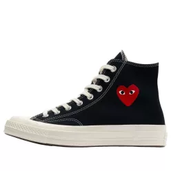 Converse Chuck Taylor All Star 70 Hi Comme des Garcons PLAY Single Heart Black vysoké streetové tenisky čierne — produktová fotografia na bielom pozadí, bočný