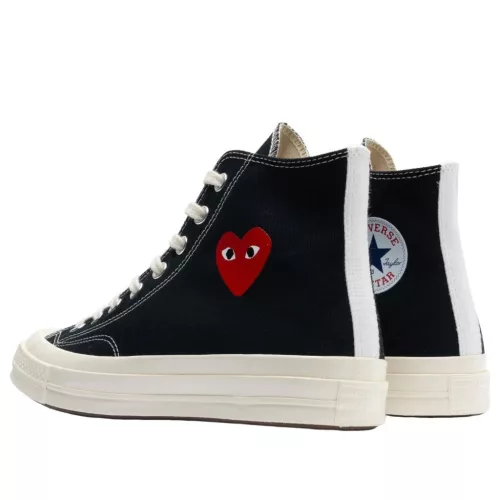 Converse Chuck Taylor All Star 70 Hi Comme des Garcons PLAY Single Heart Black vysoké streetové tenisky čierne — produktová fotografia na bielom pozadí, bočný
