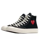 Converse Chuck Taylor All Star 70 Hi Comme des Garcons PLAY Single Heart Black vysoké streetové tenisky čierne — produktová fotografia na bielom pozadí, bočný