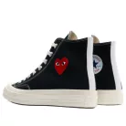 Converse Chuck Taylor All Star 70 Hi Comme des Garcons PLAY Single Heart Black vysoké streetové tenisky čierne — produktová fotografia na bielom pozadí, bočný
