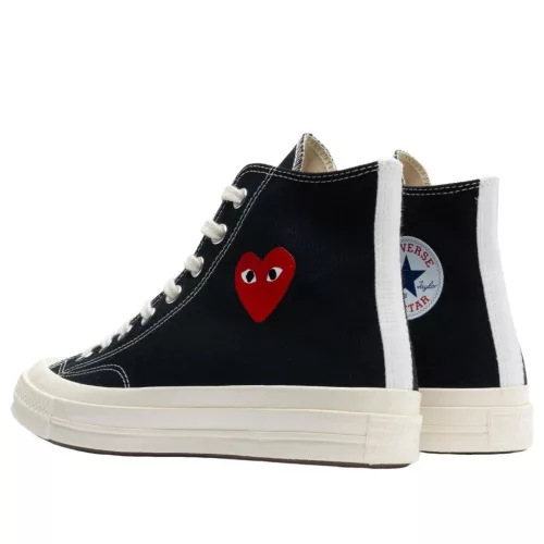 Converse Chuck Taylor All Star 70 Hi Comme des Garcons PLAY Single Heart Black vysoké streetové tenisky čierne — produktová fotografia na bielom pozadí, bočný