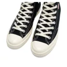 Converse Chuck Taylor All Star 70 Hi Comme des Garcons PLAY Single Heart Black vysoké streetové tenisky čierne — produktová fotografia na bielom pozadí, bočný
