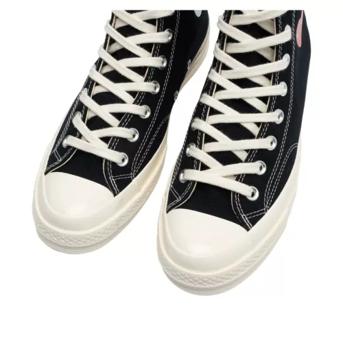 Converse Chuck Taylor All Star 70 Hi Comme des Garcons PLAY Single Heart Black vysoké streetové tenisky čierne — produktová fotografia na bielom pozadí, bočný