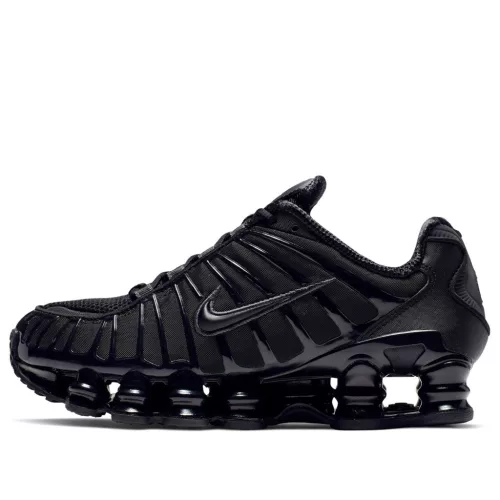 Nike Shox TL Black Max Orange dámske nízke streetové tenisky čierne-oranžové — produktová fotografia na bielom pozadí, bočný pohľad