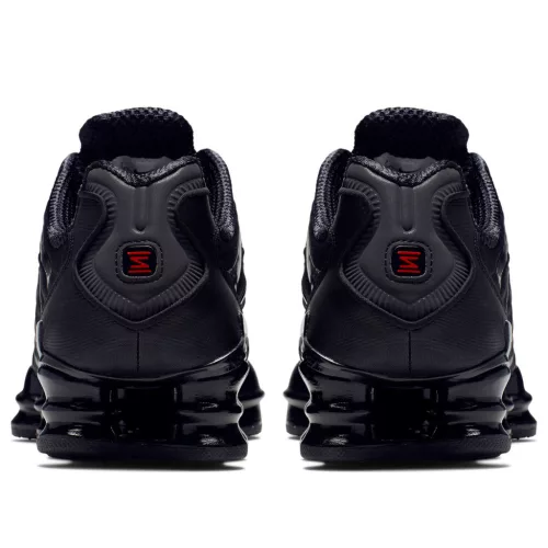Nike Shox TL Black Max Orange dámske nízke streetové tenisky čierne-oranžové — produktová fotografia na bielom pozadí, bočný pohľad
