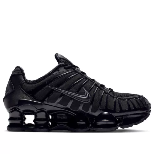 Nike Shox TL Black Max Orange dámske nízke streetové tenisky čierne-oranžové — produktová fotografia na bielom pozadí, bočný pohľad