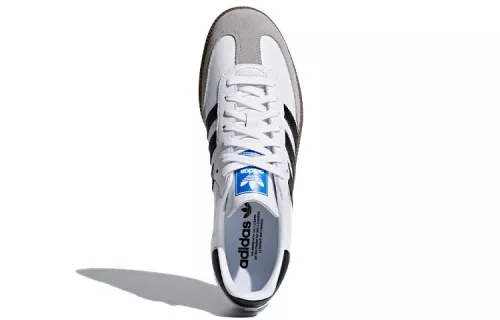 adidas Samba OG Cloud White Core Black nízke streetové tenisky biele-čierne — produktová fotografia na bielom pozadí, bočný pohľad