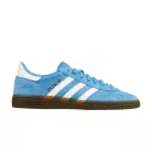adidas Handball Spezial Light Blue nízke streetové tenisky modré — produktová fotografia na bielom pozadí, bočný pohľad