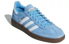 adidas Handball Spezial Light Blue nízke streetové tenisky modré — produktová fotografia na bielom pozadí, bočný pohľad