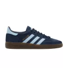 adidas Handball Spezial Navy Gum nízke streetové tenisky tmavomodré — produktová fotografia na bielom pozadí, bočný pohľad