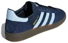 adidas Handball Spezial Navy Gum nízke streetové tenisky tmavomodré — produktová fotografia na bielom pozadí, bočný pohľad
