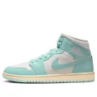 Jordan 1 Mid Light Dew dámske polovysoké streetové tenisky — produktová fotografia na bielom pozadí, bočný pohľad