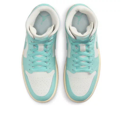 Jordan 1 Mid Light Dew dámske polovysoké streetové tenisky — produktová fotografia na bielom pozadí, bočný pohľad