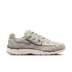 Nike P-6000 Light Bone Medium Olive Gum (W) nízke streetové tenisky béžové-olivové — produktová fotografia na bielom pozadí, bočný pohľad