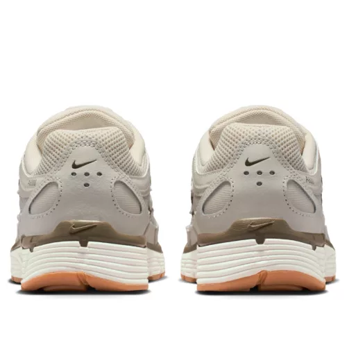 Nike P-6000 Light Bone Medium Olive Gum (W) nízke streetové tenisky béžové-olivové — produktová fotografia na bielom pozadí, bočný pohľad