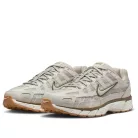 Nike P-6000 Light Bone Medium Olive Gum (W) nízke streetové tenisky béžové-olivové — produktová fotografia na bielom pozadí, bočný pohľad