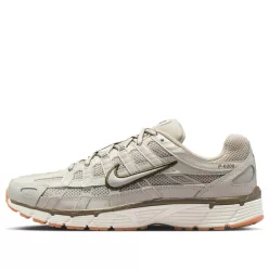 Nike P-6000 Light Bone Medium Olive Gum (W) nízke streetové tenisky béžové-lomené biele — produktová fotografia na bielom pozadí, bočný pohľad