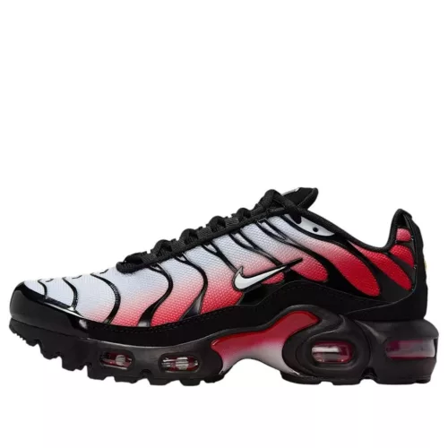 Nike Air Max Plus Pure Platinum University Red detské nízke streetové tenisky červené-čierne — produktová fotografia na bielom pozadí, bočný pohľad