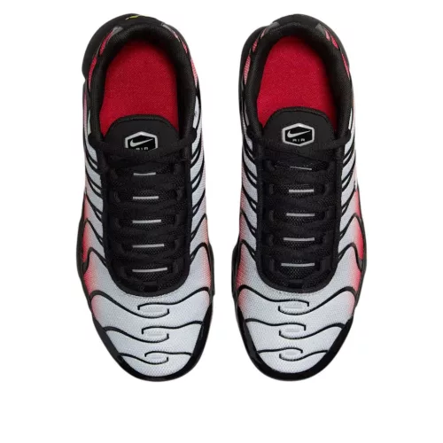 Nike Air Max Plus Pure Platinum University Red detské nízke streetové tenisky červené-čierne — produktová fotografia na bielom pozadí, bočný pohľad