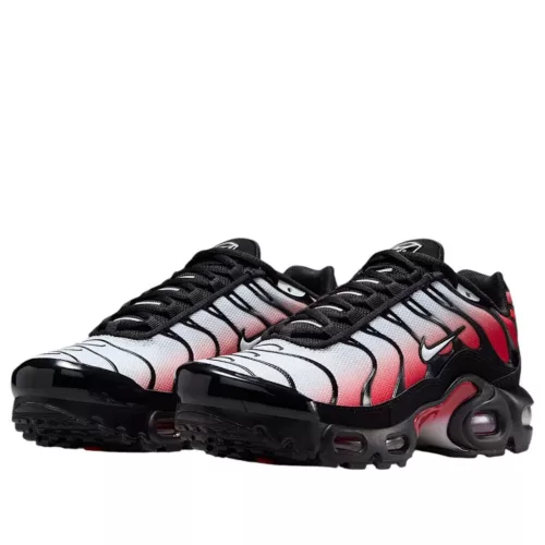 Nike Air Max Plus Pure Platinum University Red detské nízke streetové tenisky červené-čierne — produktová fotografia na bielom pozadí, bočný pohľad