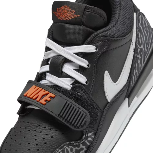 Jordan Legacy 312 Low Black White Safety Orange detské nízke streetové tenisky čierne-biele — produktová fotografia na bielom pozadí, bočný pohľad