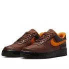Nike Air Force 1 Low Gore-Tex Brown Bright Ceramic dámske nízke streetové tenisky hnedé — produktová fotografia na bielom pozadí, bočný pohľad