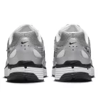 Nike P-6000 Metallic Silver nízke streetové tenisky strieborné — produktová fotografia na bielom pozadí, bočný pohľad