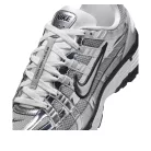 Nike P-6000 Metallic Silver nízke streetové tenisky strieborné — produktová fotografia na bielom pozadí, bočný pohľad