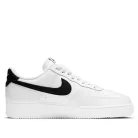 Nike Air Force 1 Low '07 White Black Pebbled Leather nízke streetové tenisky biele-čierne — produktová fotografia na bielom pozadí, bočný pohľad