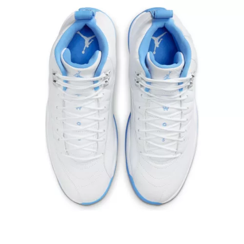 Jordan 12 Retro Melo (2025) nízke streetové tenisky — produktová fotografia na bielom pozadí, bočný pohľad
